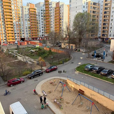 Cozy Two Bedroom Large Apartment Chisinau Exterior photo