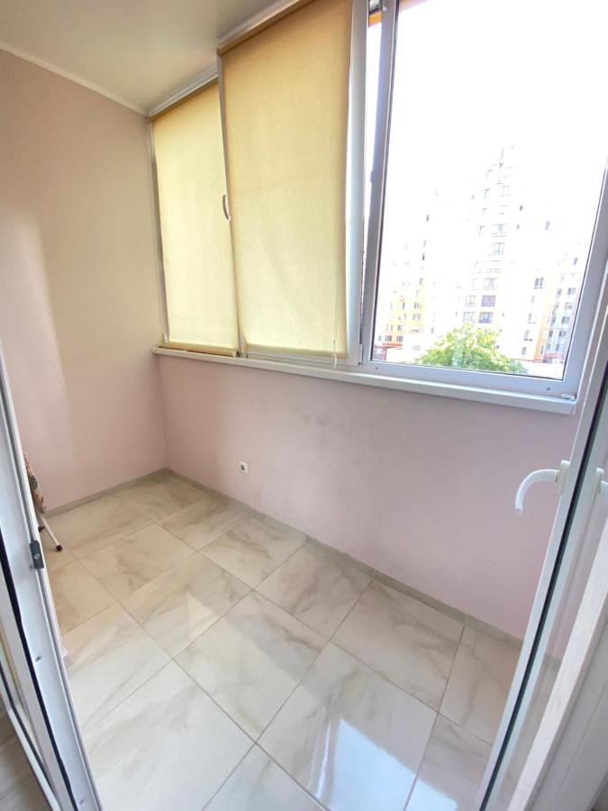 Cozy Two Bedroom Large Apartment Chisinau Exterior photo