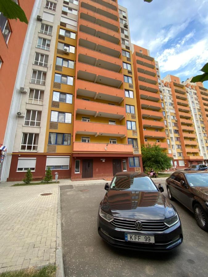 Cozy Two Bedroom Large Apartment Chisinau Exterior photo