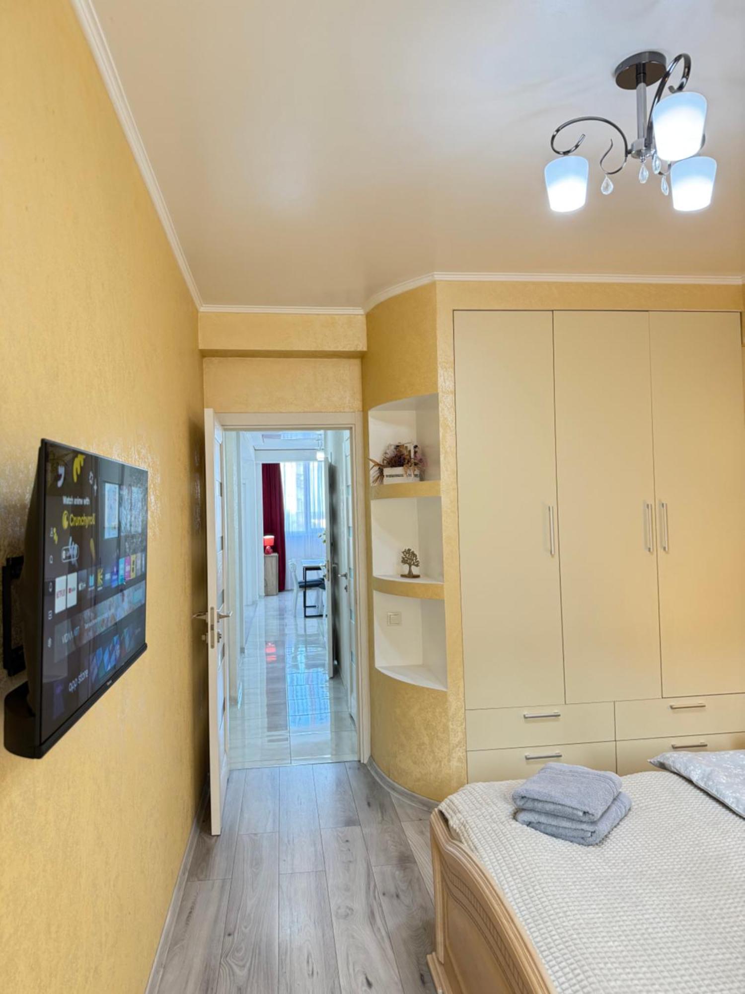 Cozy Two Bedroom Large Apartment Chisinau Exterior photo