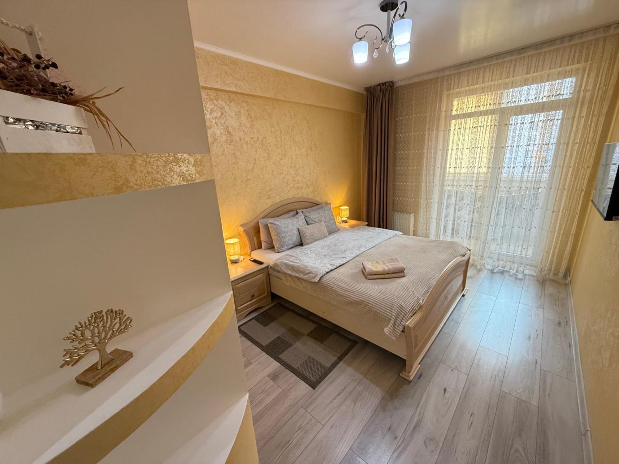 Cozy Two Bedroom Large Apartment Chisinau Exterior photo