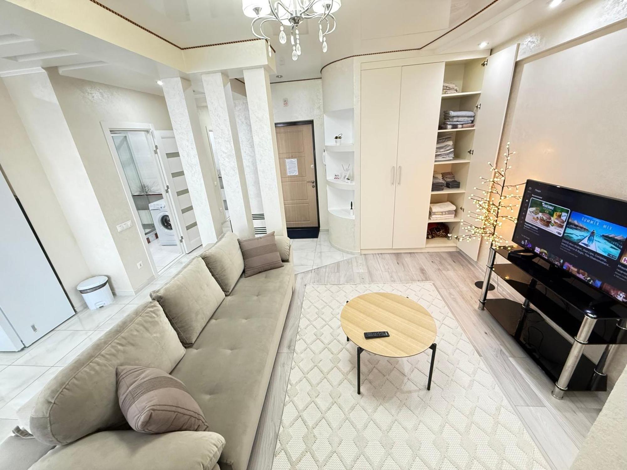Cozy Two Bedroom Large Apartment Chisinau Exterior photo